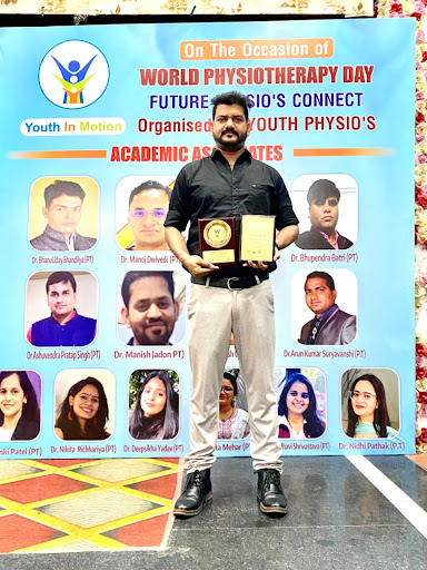 Dr. Trinetra Singh receiving recognition on World Physiotherapy Day